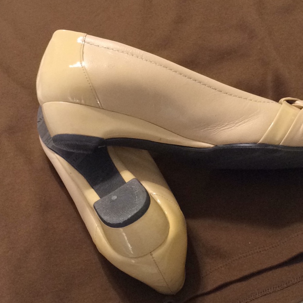 Camel colored Mark+Lemp classic wedge shoes- 6.5 M - Picture 3 of 5